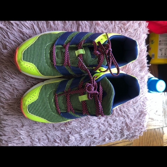 Running shoes - Picture 3 of 5